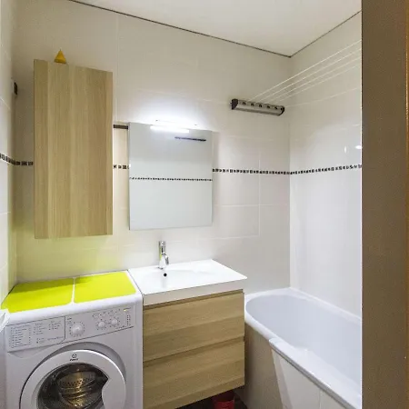 Apartment 6 Personnes Au Pied Des Pistes A Gourette, Sejour Avec Balcon, Parking