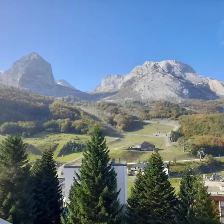 6 Personnes Au Pied Des Pistes A Gourette, Sejour Avec Balcon, Parking - Fr-1-400-117 Lägenhet