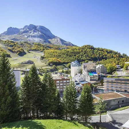 Apartment 6 Personnes Au Pied Des Pistes A Gourette, Sejour Avec Balcon, Parking - Fr-1-400-117